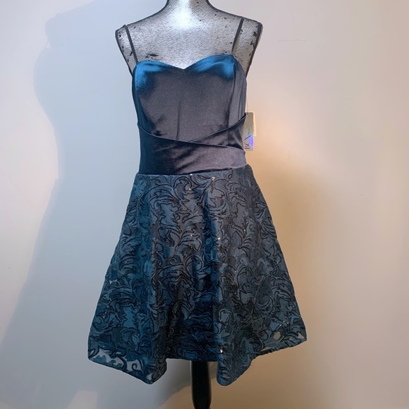 NWT BCX JUNIORS EMBROIDERED STRAPLESS FIT & FLARE DRESS  - sz 13 / womens sz 10 - Picture 3 of 8